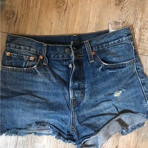 Women’s Levi Shorts - Size 28